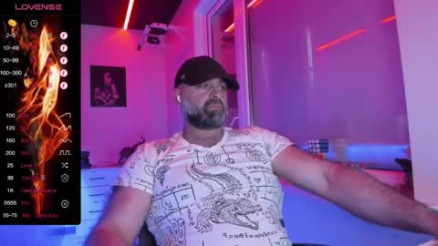 Snapshot of magabear chatting on 05-26-26, 02:07 Magabear online show from 05-26-26, 02:07