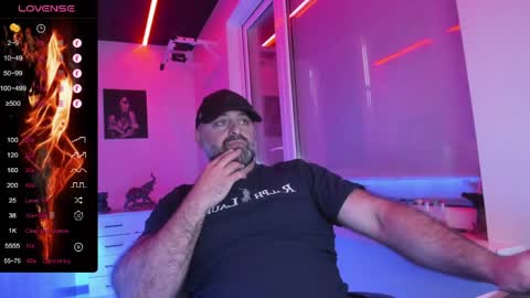 Snapshot of magabear chatting on 06-06-26, 03:00 Magabear online show from 06-06-26, 03:00