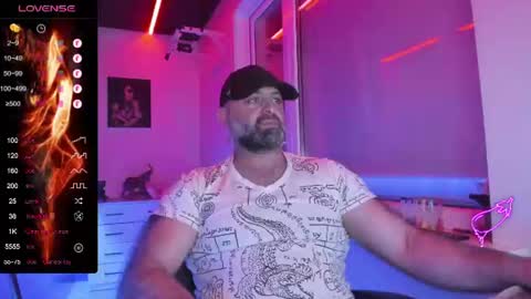 Snapshot of magabear chatting on 06-17-26, 06:42 Magabear online show from 06-17-26, 06:42