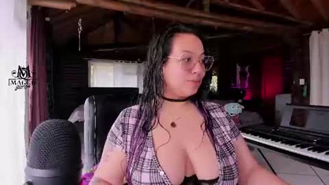 Snapshot of maggie_queen chatting on 06-08-26, 03:12 Luna online show from 06-08-26, 03:12