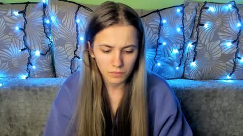 Snapshot of maggiecake chatting on 12-11-24, 01:05 Maggie online show from 12-11-24, 01:05