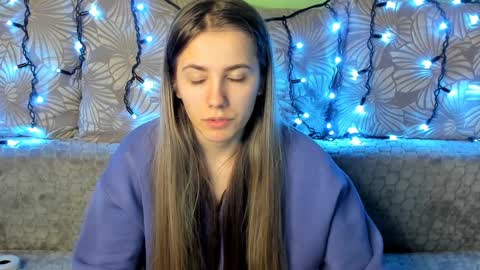 Snapshot of maggiecake chatting on 12-14-24, 06:35 Maggie online show from 12-14-24, 06:35