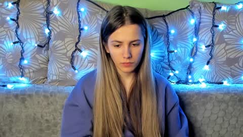 Snapshot of maggiecake chatting on 12-15-24, 03:45 Maggie online show from 12-15-24, 03:45