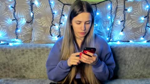 Snapshot of maggiecake chatting on 12-16-24, 04:02 Maggie online show from 12-16-24, 04:02