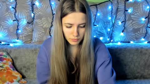 Snapshot of maggiecake chatting on 12-17-24, 04:12 Maggie online show from 12-17-24, 04:12