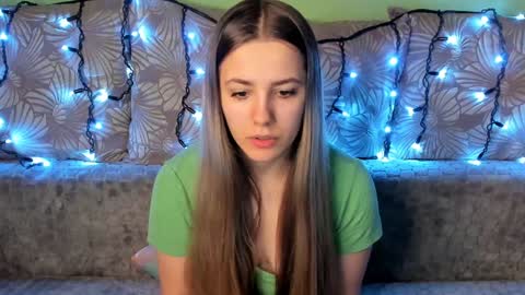 Snapshot of maggiecake chatting on 12-21-24, 05:25 Maggie online show from 12-21-24, 05:25