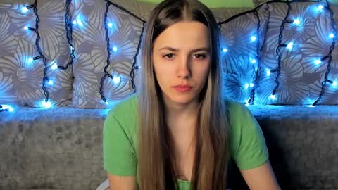 Snapshot of maggiecake chatting on 12-23-24, 01:18 Maggie online show from 12-23-24, 01:18