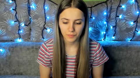 Snapshot of maggiecake chatting on 12-24-24, 12:44 Maggie online show from 12-24-24, 12:44