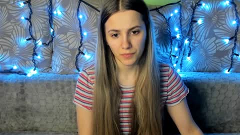 Snapshot of maggiecake chatting on 12-25-24, 01:10 Maggie online show from 12-25-24, 01:10