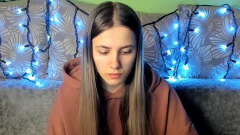 Snapshot of maggiecake chatting on 12-28-24, 01:18 Maggie online show from 12-28-24, 01:18