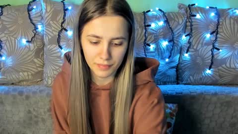 Snapshot of maggiecake chatting on 12-28-24, 04:19 Maggie online show from 12-28-24, 04:19