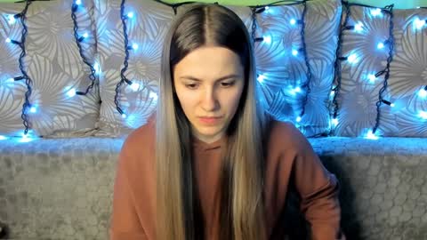 Snapshot of maggiecake chatting on 01-03-25, 01:05 Maggie online show from 01-03-25, 01:05