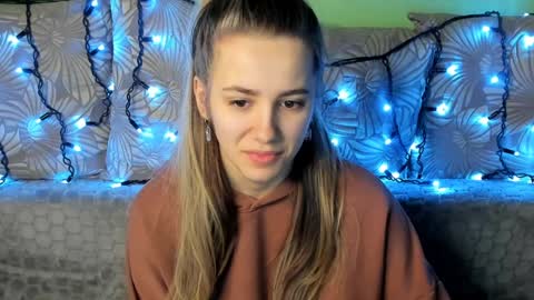 Snapshot of maggiecake chatting on 01-05-25, 06:02 Maggie online show from 01-05-25, 06:02