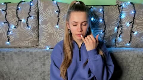 Snapshot of maggiecake chatting on 01-09-25, 05:23 Maggie online show from 01-09-25, 05:23