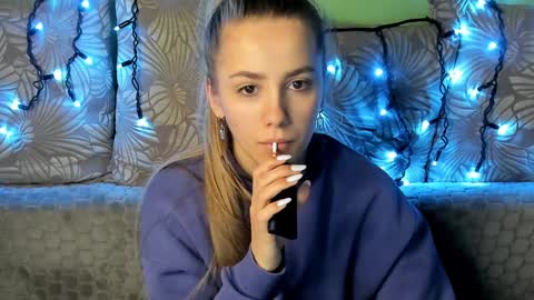 Snapshot of maggiecake chatting on 01-12-25, 05:45 Maggie online show from 01-12-25, 05:45