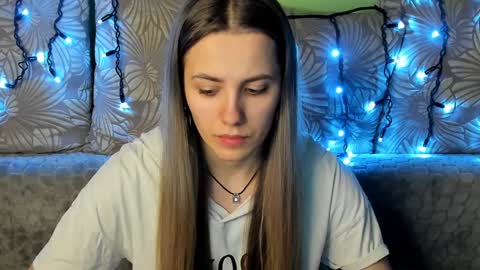 Snapshot of maggiecake chatting on 01-17-25, 01:25 Maggie online show from 01-17-25, 01:25