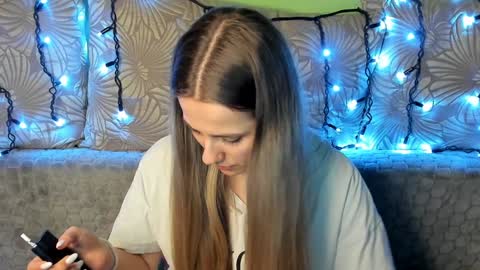 Snapshot of maggiecake chatting on 01-19-25, 01:43 Maggie online show from 01-19-25, 01:43