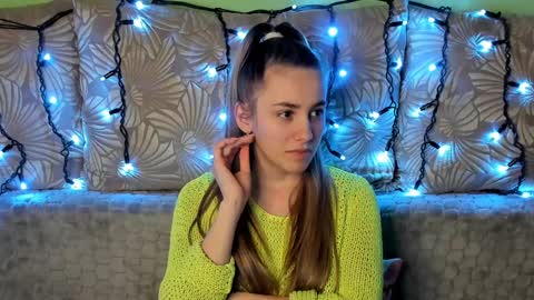 Snapshot of maggiecake chatting on 01-28-25, 01:50 Maggie online show from 01-28-25, 01:50