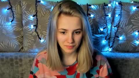 Snapshot of maggiecake chatting on 03-08-25, 01:06 Maggie online show from 03-08-25, 01:06