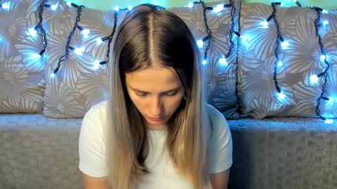 Snapshot of maggiecake chatting on 10-14-25, 12:33 Maggie online show from 10-14-25, 12:33