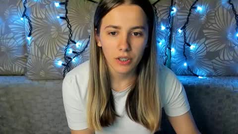 Snapshot of maggiecake chatting on 10-19-25, 01:28 Maggie online show from 10-19-25, 01:28