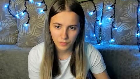 Snapshot of maggiecake chatting on 10-21-25, 12:00 Maggie online show from 10-21-25, 12:00