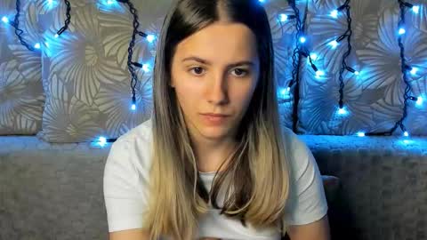 Snapshot of maggiecake chatting on 10-25-25, 01:24 Maggie online show from 10-25-25, 01:24