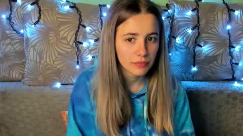 Snapshot of maggiecake chatting on 10-27-25, 03:10 Maggie online show from 10-27-25, 03:10