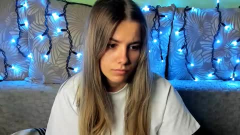 Snapshot of maggiecake chatting on 11-11-25, 03:50 Maggie online show from 11-11-25, 03:50