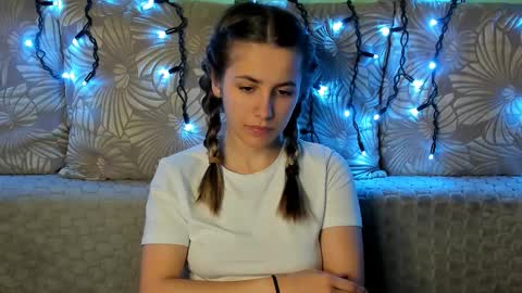 Snapshot of maggiecake chatting on 12-05-25, 12:30 Maggie online show from 12-05-25, 12:30