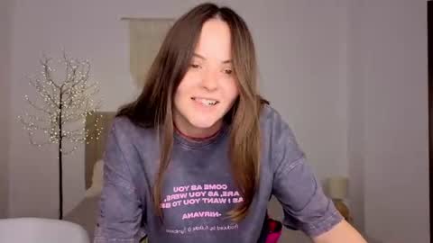 Snapshot of magic_bunnyy chatting on 07-11-26, 06:38 Milly online show from 07-11-26, 06:38