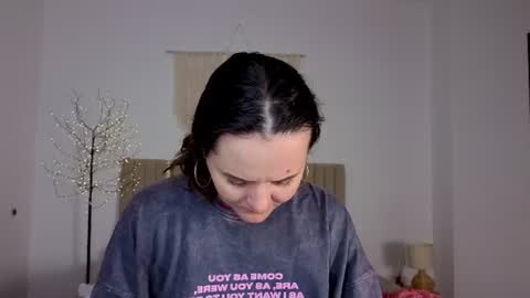 Snapshot of magic_bunnyy chatting on 07-12-26, 06:04 Milly online show from 07-12-26, 06:04