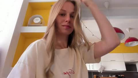 Snapshot of magic_couple13 chatting on 06-07-26, 12:53 Alice online show from 06-07-26, 12:53