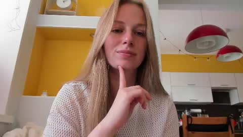 Snapshot of magic_couple13 chatting on 06-29-26, 01:33 Alice online show from 06-29-26, 01:33