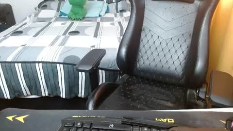 Snapshot of magic_jadee chatting on 06-15-26, 06:21 Jade online show from 06-15-26, 06:21