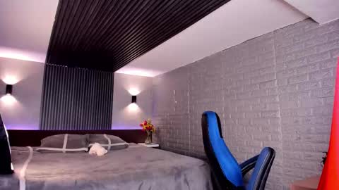 Snapshot of magic_marg chatting on 12-17-25, 08:48 Marge online show from 12-17-25, 08:48