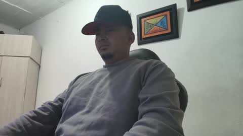 Snapshot of magic_milk23 chatting on 10-22-25, 05:52 magic_milk23 online show from 10-22-25, 05:52