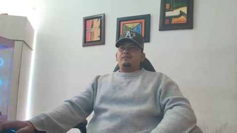 Snapshot of magic_milk23 chatting on 12-14-25, 02:11 magic_milk23 online show from 12-14-25, 02:11