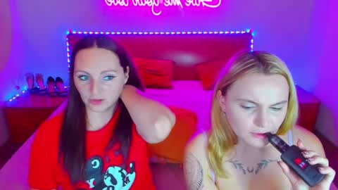 Snapshot of magiceyess chatting on 12-09-24, 07:50 Lili and Bella online show from 12-09-24, 07:50