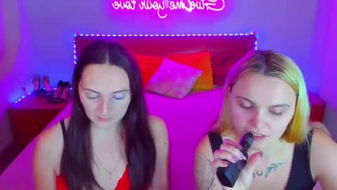 Snapshot of magiceyess chatting on 12-12-24, 07:52 Lili and Bella online show from 12-12-24, 07:52