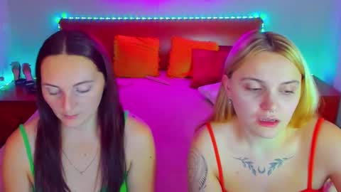 Snapshot of magiceyess chatting on 12-13-24, 11:13 Lili and Bella online show from 12-13-24, 11:13