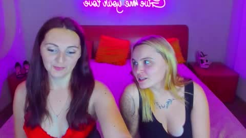 Snapshot of magiceyess chatting on 12-15-24, 05:20 Lili and Bella online show from 12-15-24, 05:20