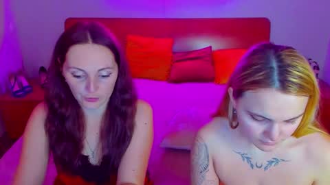 Snapshot of magiceyess chatting on 12-28-24, 03:48 Lili and Bella online show from 12-28-24, 03:48