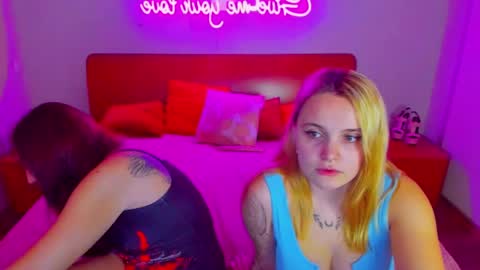 Snapshot of magiceyess chatting on 12-29-24, 08:33 Lili and Bella online show from 12-29-24, 08:33