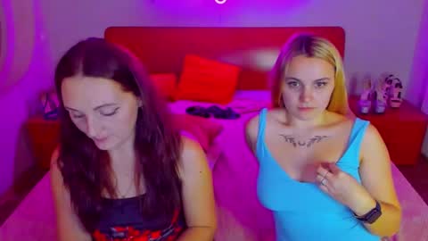 Snapshot of magiceyess chatting on 12-29-24, 11:40 Lili and Bella online show from 12-29-24, 11:40