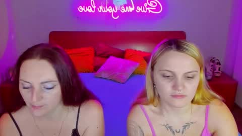 Snapshot of magiceyess chatting on 01-08-25, 07:24 Lili and Bella online show from 01-08-25, 07:24