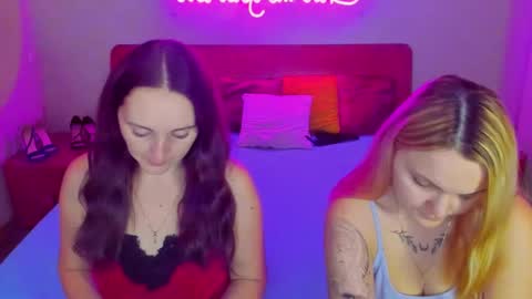 Snapshot of magiceyess chatting on 01-10-25, 07:04 Lili and Bella online show from 01-10-25, 07:04