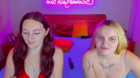 Snapshot of magiceyess chatting on 01-11-25, 07:17 Lili and Bella online show from 01-11-25, 07:17