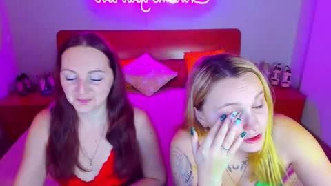 Snapshot of magiceyess chatting on 01-17-25, 07:19 Lili and Bella online show from 01-17-25, 07:19
