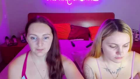 Snapshot of magiceyess chatting on 02-02-25, 10:24 Lili and Bella online show from 02-02-25, 10:24
